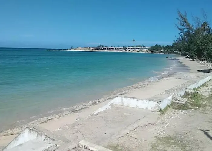 Spacious In Near Runaway Bay