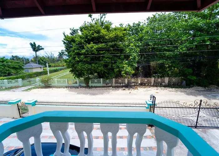 Villa Spacious In Near
